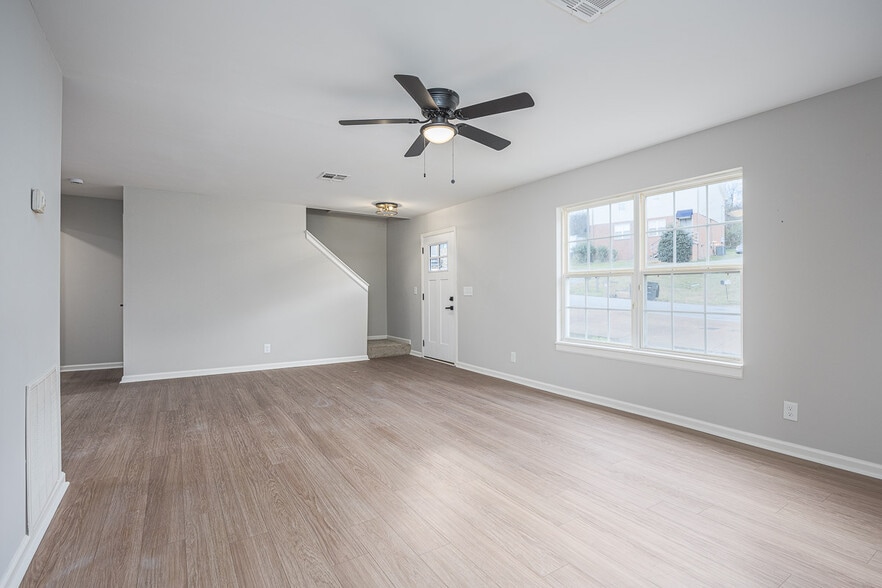 Building Photo - 3317B Niagara Dr