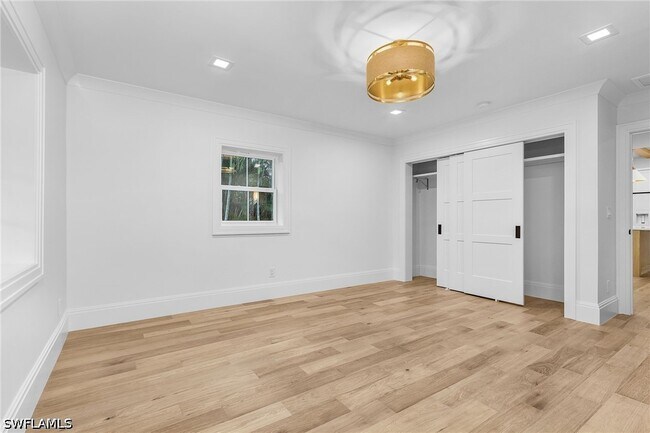 Building Photo - 6155 Standing Oaks Ln