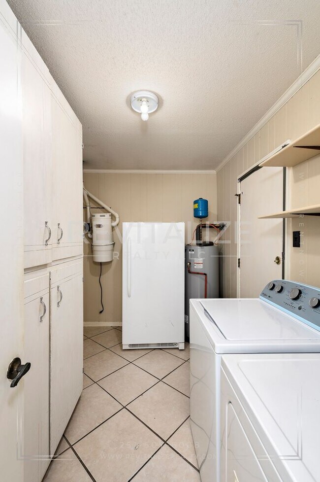 Building Photo - Charming 3 Bed 2 Ba Home Close to Saraland