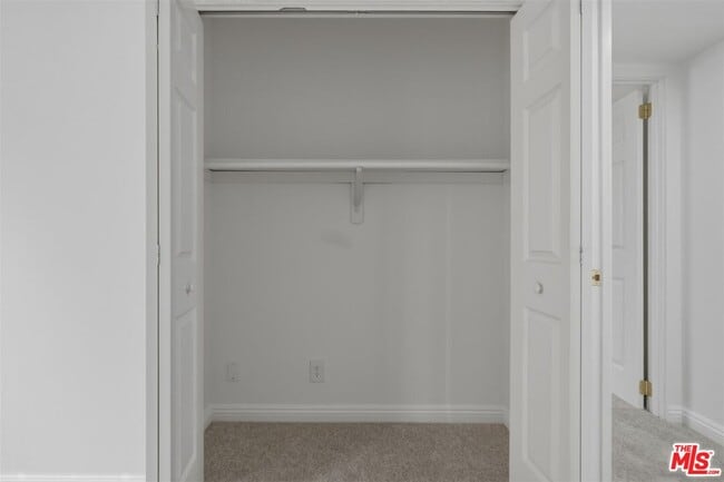 Building Photo - 435 N Oakhurst Dr