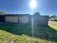 Building Photo - Adorable Studio Apartment in Prime OKC Loc...