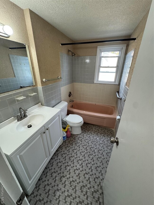 Building Photo - 8 Elmira St