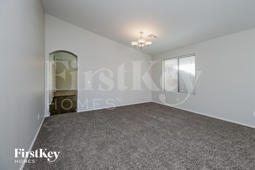 Building Photo - 3849 W South Butte Rd