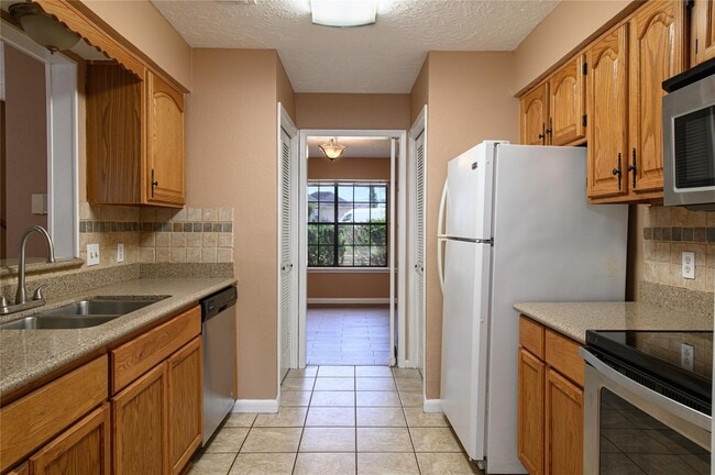Building Photo - 20339 Fieldtree Dr