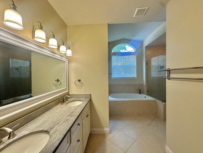 Building Photo - Spacious 4-Bedroom Gem in Sought-After Brookfield | Over 2,000 Sq Ft + Smart Features