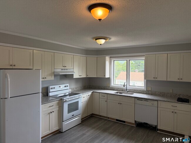 Building Photo - 1474 Highland Ave