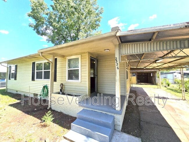 Primary Photo - 2326 Grove St