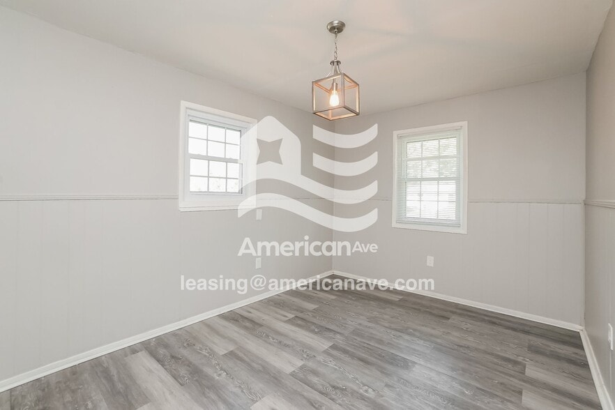 Building Photo - 933 Tyler St