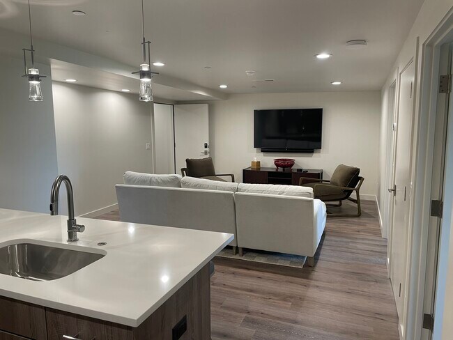 Building Photo - 4554 N Forestdale Dr