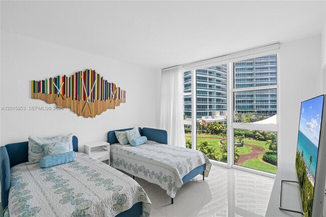 Building Photo - 10275 Collins Ave