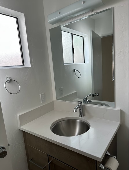 Building Photo - 1210 Palomar Ter
