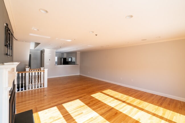 Building Photo - 606 Chandlers Wharf