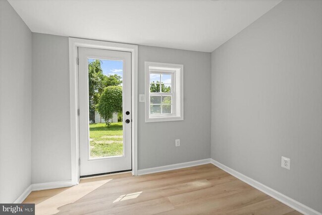 Building Photo - 2917 E Lee Ave