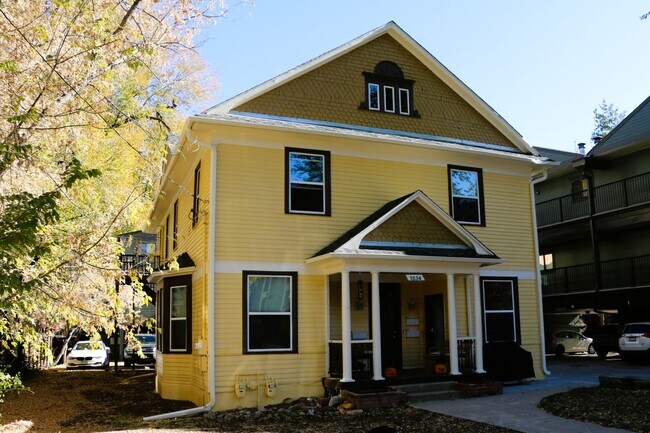 Building Photo - Spacious 4 bedroom Historic House - Available for Fall 2026-2027!