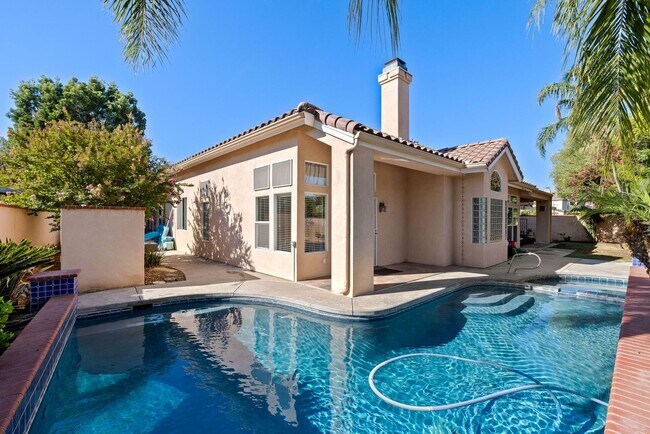 Building Photo - CLEAN 3 BEDROOM / 2 BATHROOM IN SEVEN OAK!...