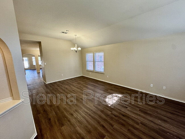 Building Photo - 909 House Creek Dr