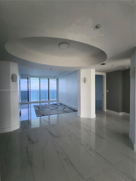 Building Photo - 19111 Collins Ave