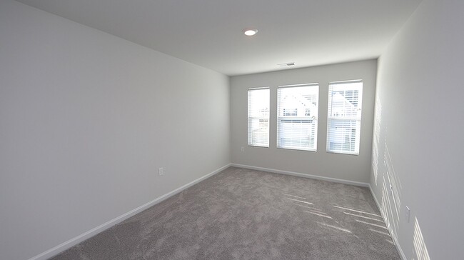 Building Photo - Townhome for Rent with One-Car Garage Clos...