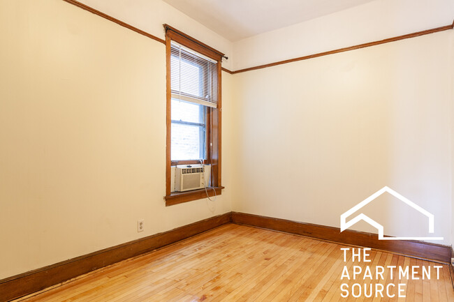 Building Photo - 3326 N Clark St