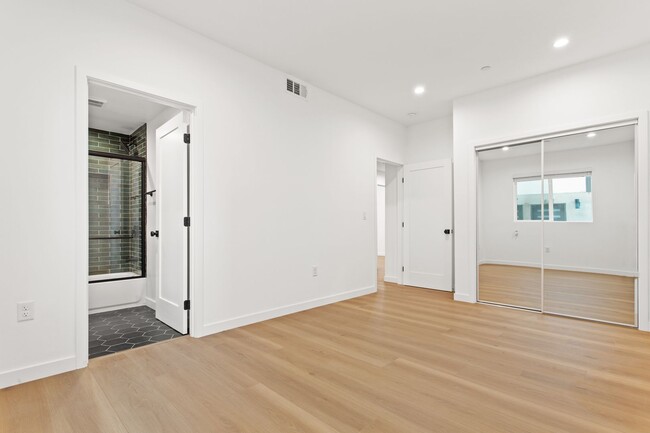 Building Photo - 1631 S New Hampshire Ave