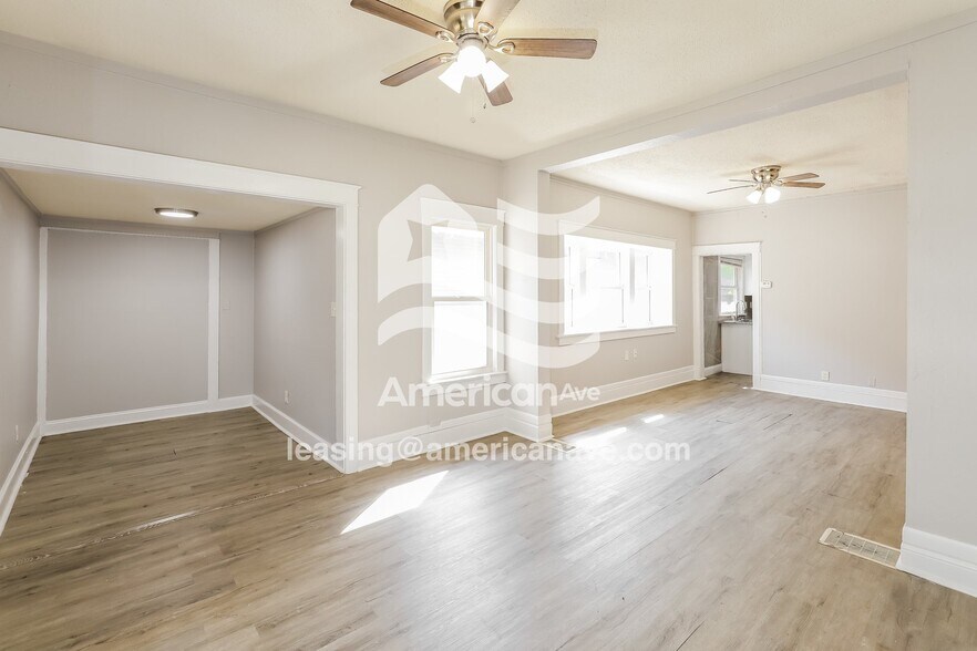 Building Photo - 3211 E 30 Terrace