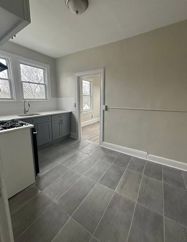 Building Photo - 190 1st St