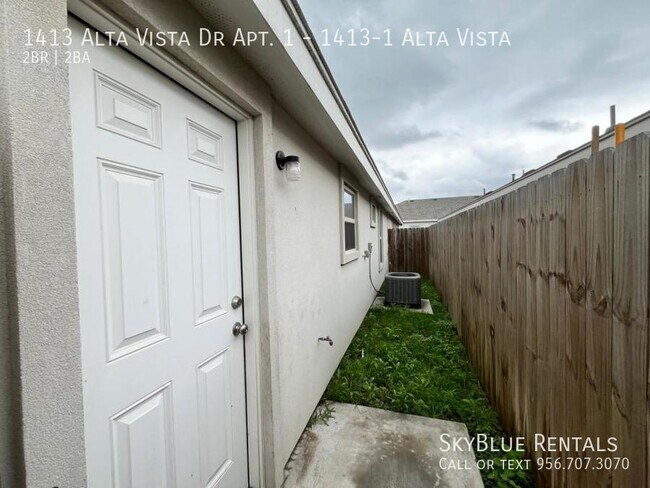 Building Photo - 1413 Alta Vista Dr