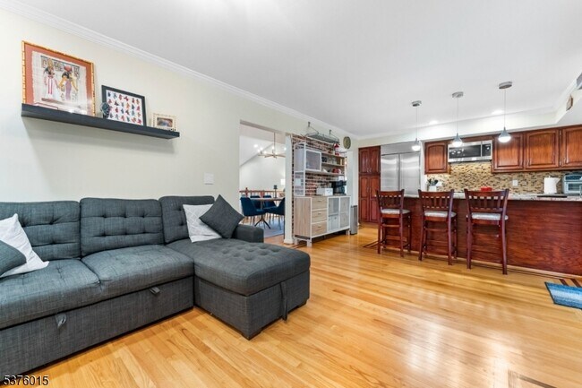 Building Photo - 4 Brightwood Ln