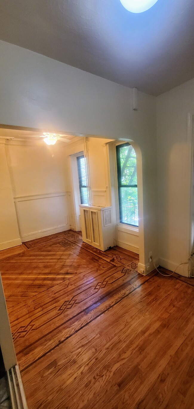 Building Photo - 105 Halsey St