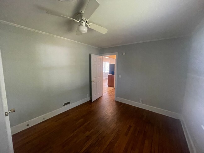Building Photo - 3 Bedroom 2 Bathroom House with Bonus  Room