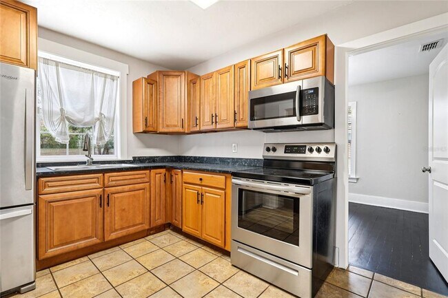 Building Photo - 137 E Grant St