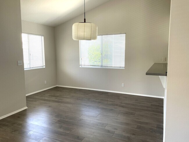 Building Photo - 1158 Cypress Ave