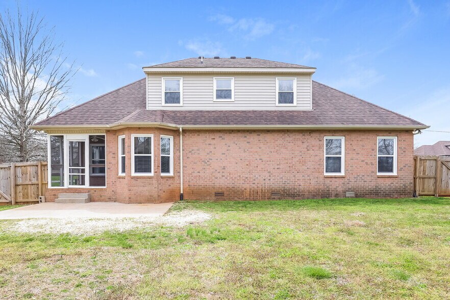 Building Photo - 2237 Red Mile Rd
