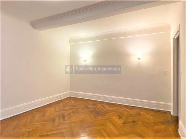 Building Photo - 77 W 104th St