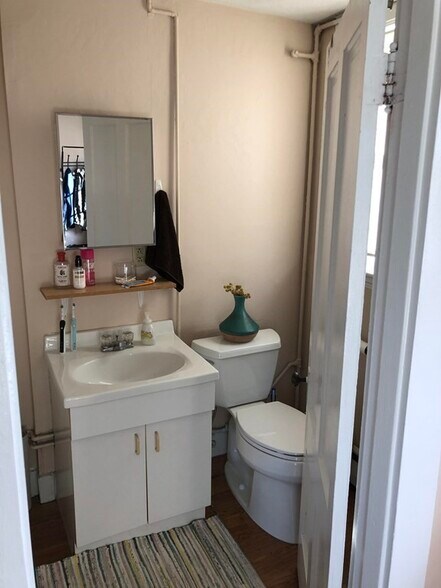 Building Photo - 17 Endicott Ave