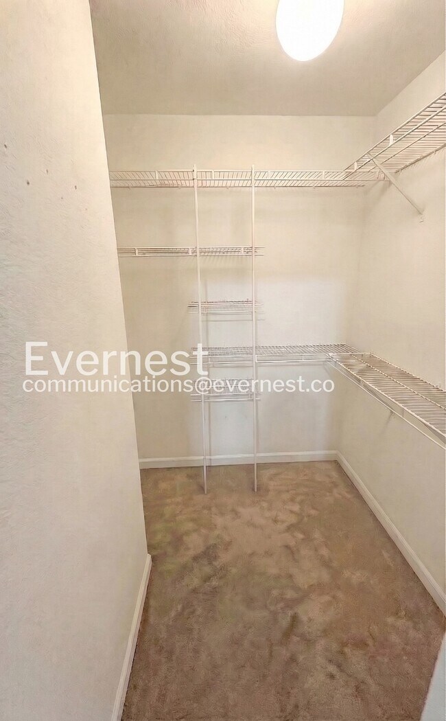 Building Photo - 4936 Creekwood Dr