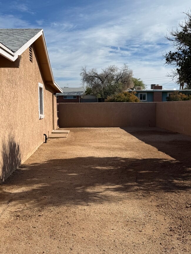 Building Photo - 7234 E Beverly Dr