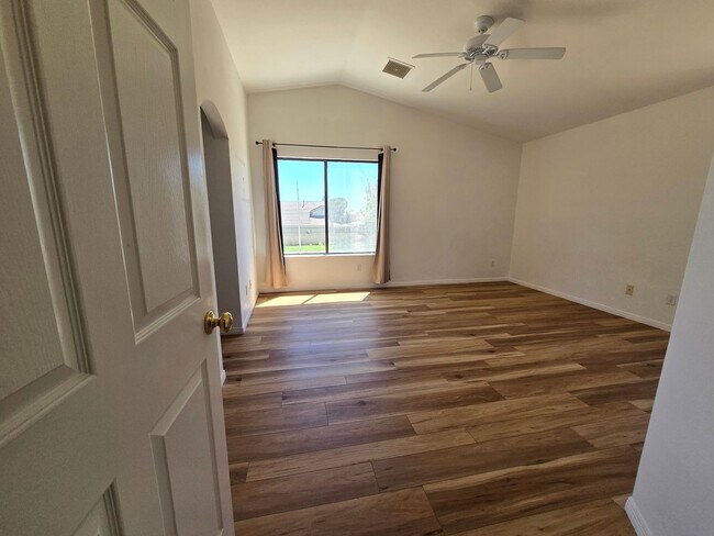 Building Photo - 39354 Longhorn Ct
