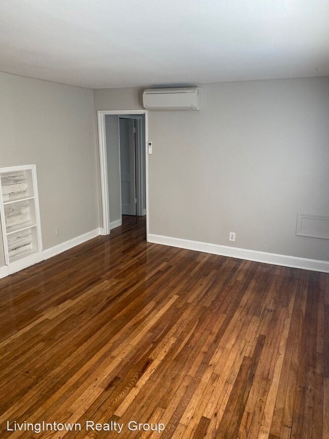Building Photo - 1 br, 1 bath Apartment - 589-603 Seminole ...