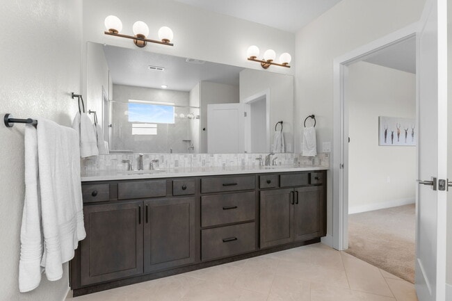 Building Photo - 6625 S Lee St