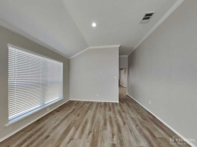 Building Photo - 720 Rowdy Dr