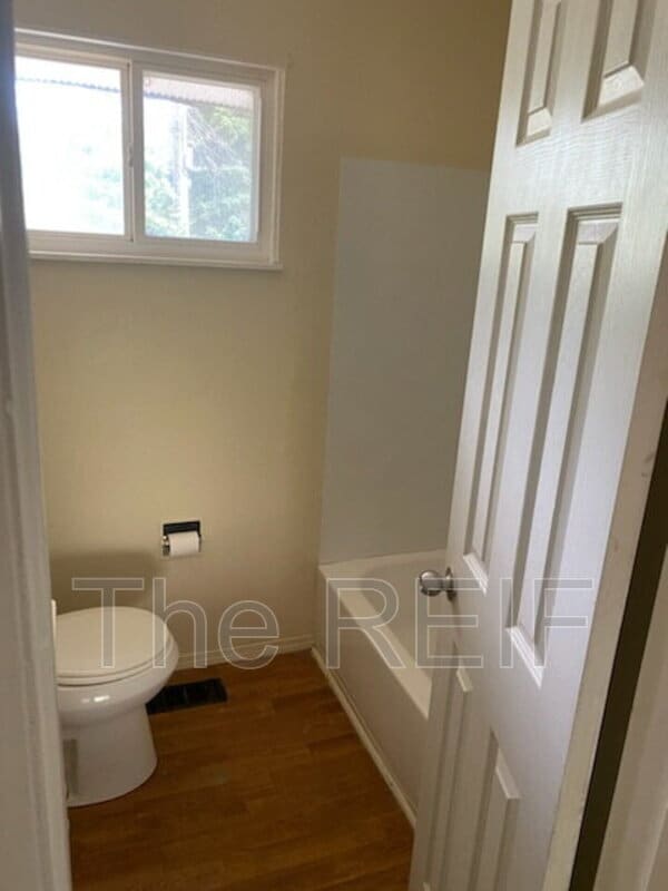 Building Photo - 2047 N Averill Ave