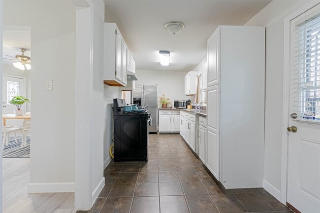 Building Photo - 3910 Luca St