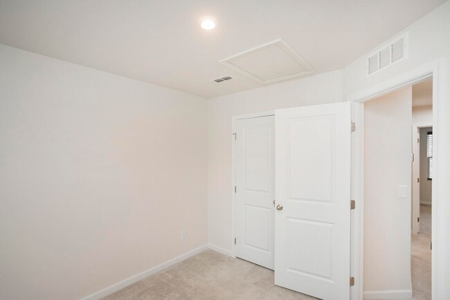 Building Photo - Beautiful Townhome in Antioch!