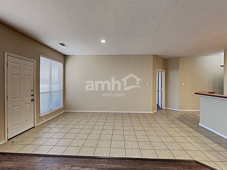 Building Photo - 3605 Varden St