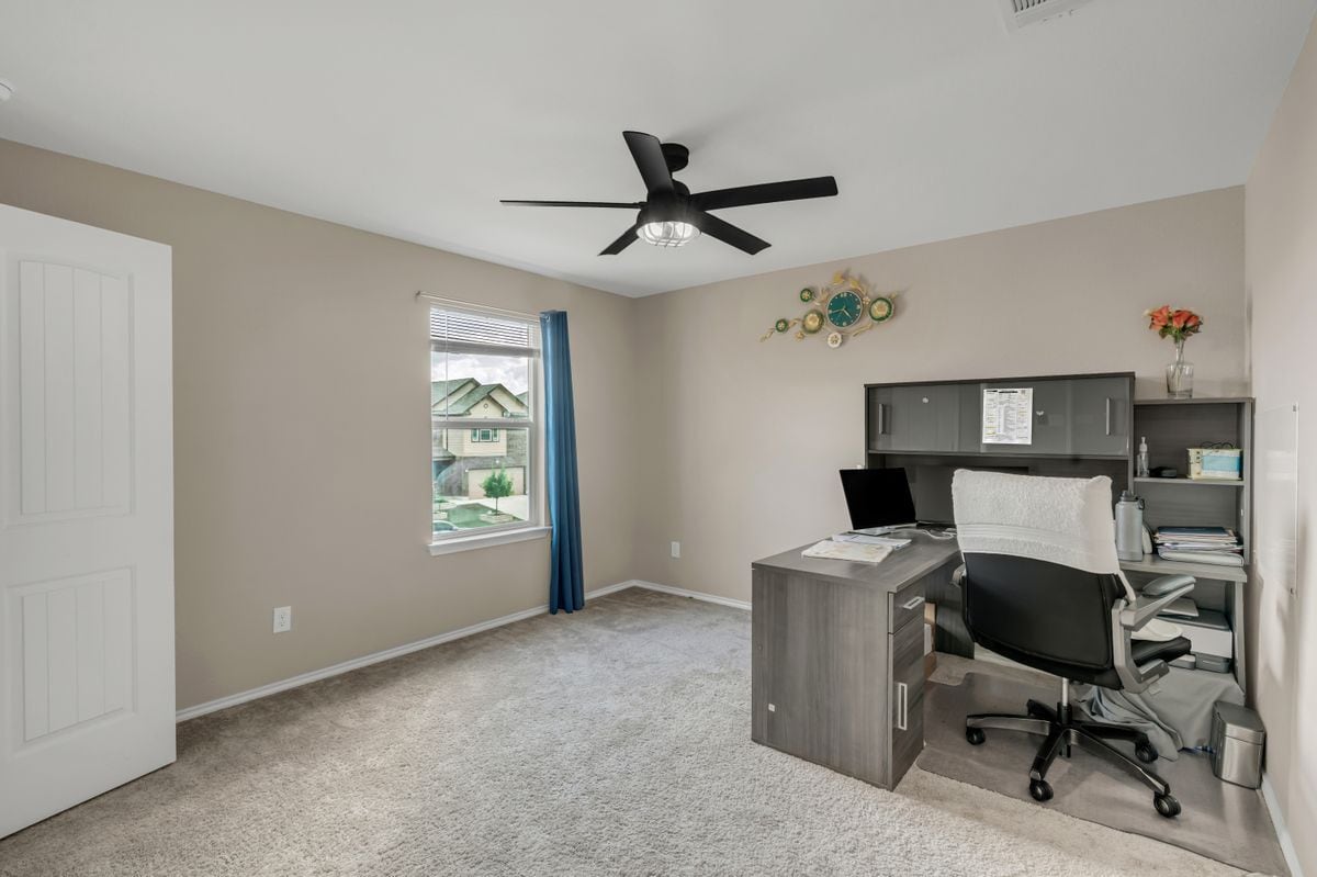 Building Photo - 520 Ayinger Ln