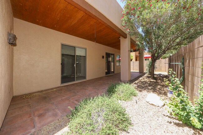 Building Photo - 1670 N Maguire Ave