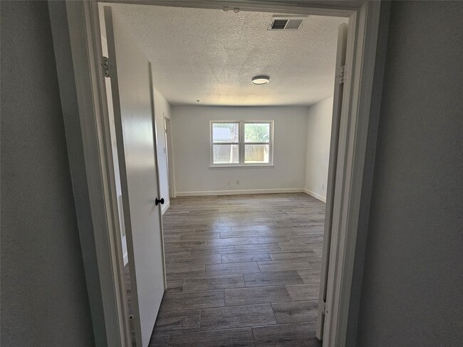 Building Photo - 2519 Piddler Dr