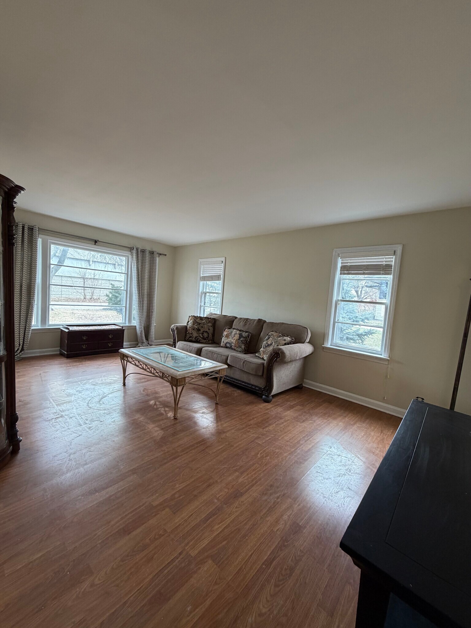 Building Photo - 538 Mills St