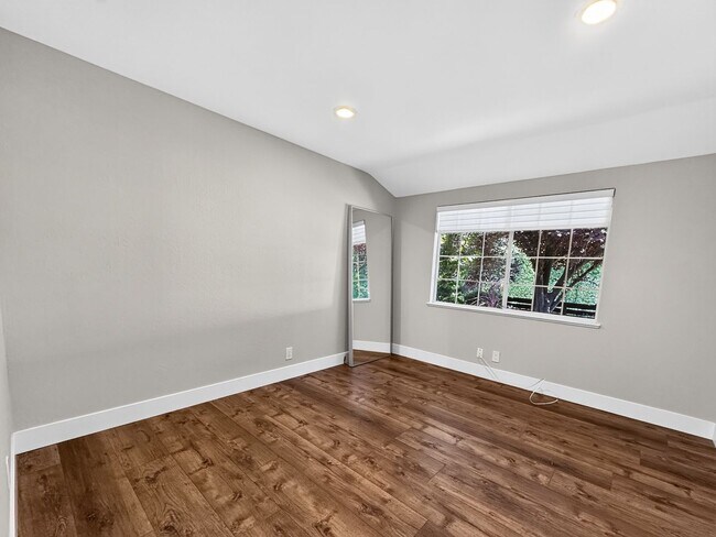 Building Photo - Gorgeous 4 Bedroom PLUS Spacious Bonus Room with Pool in Desired Alamo Neighborhood Available Now!